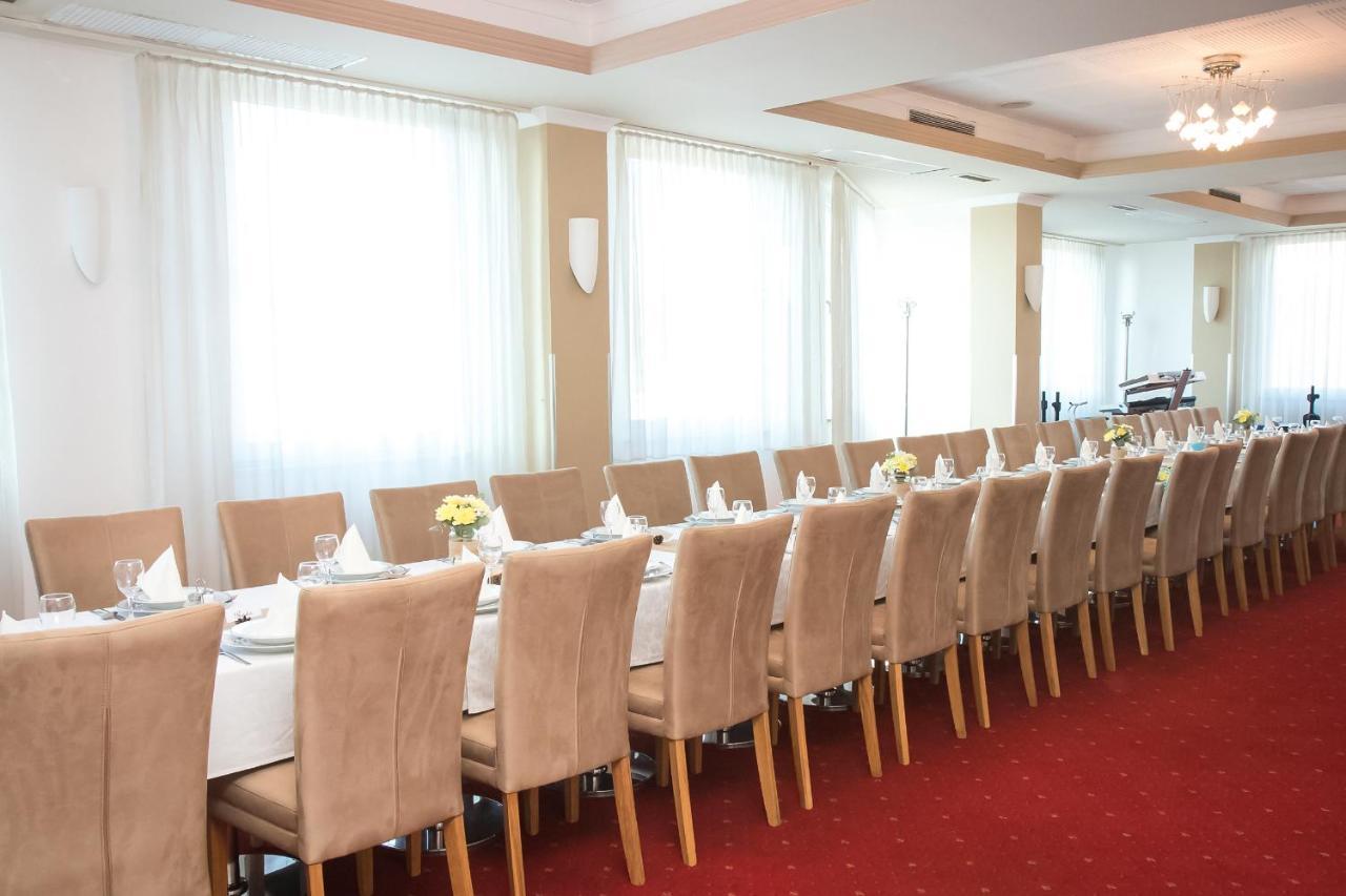 Hotel CITY Prnjavor Buitenkant foto
